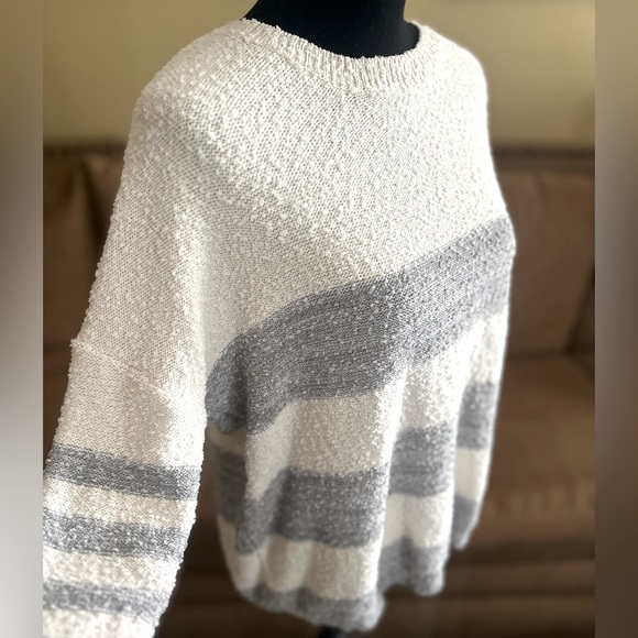 Knox Rose Gray and White Crew Neck Sweater with Striped Design - Picture 2 of 4